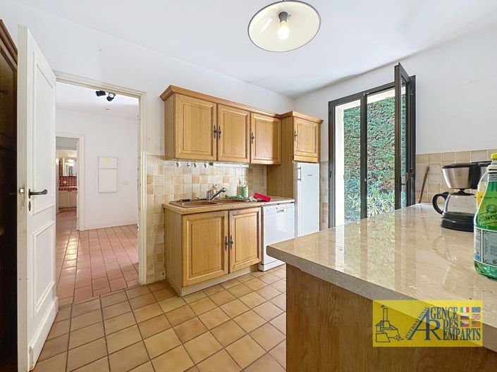 Image No.12-5 Bed House for sale