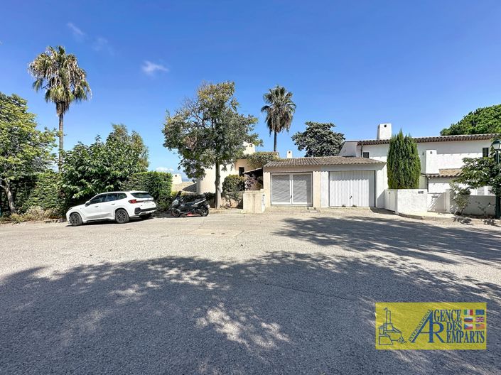 Image No.16-5 Bed House for sale