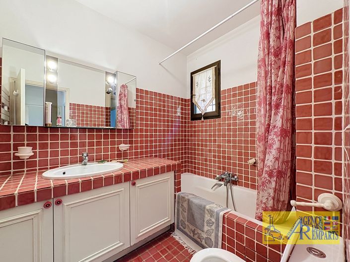 Image No.3-5 Bed House for sale