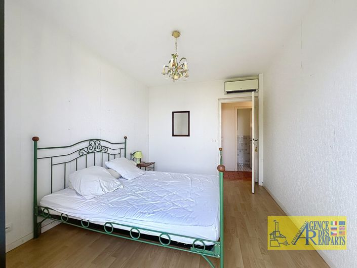 Image No.5-5 Bed House for sale