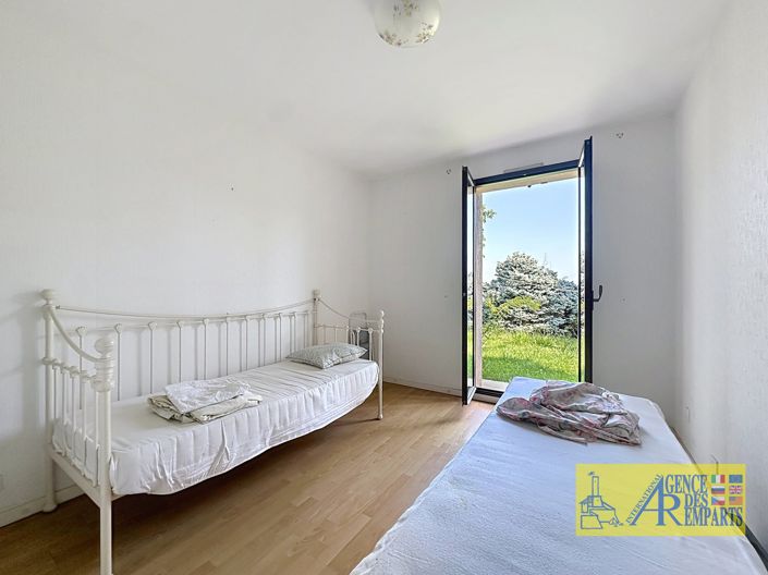Image No.6-5 Bed House for sale