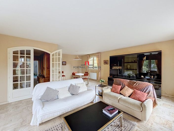 Image No.2-4 Bed House for sale