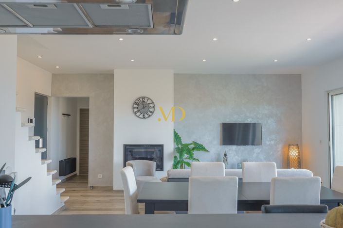 Image No.19-4 Bed House for sale