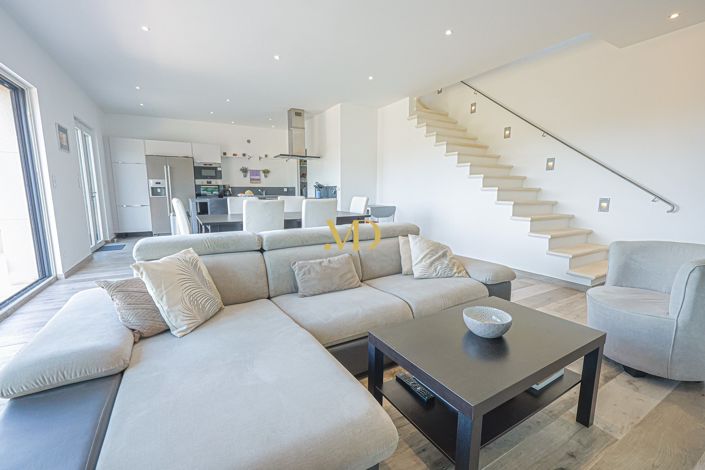 Image No.25-4 Bed House for sale
