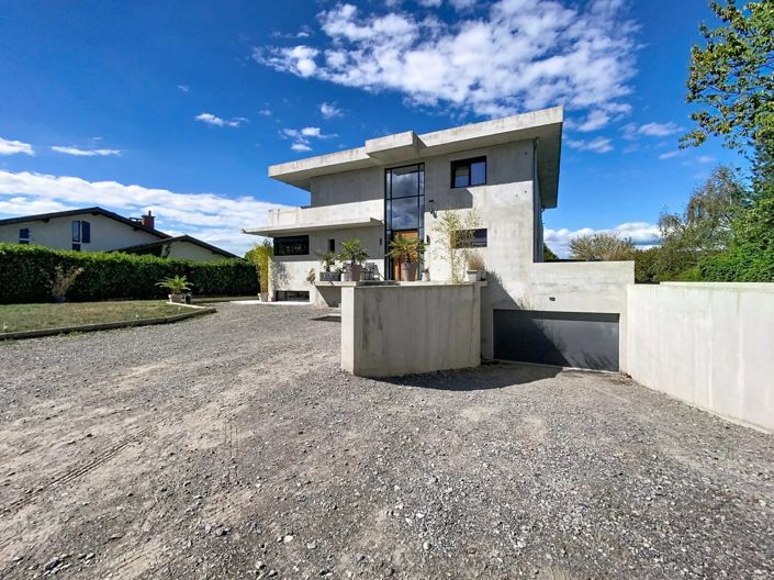 Image No.17-4 Bed House for sale
