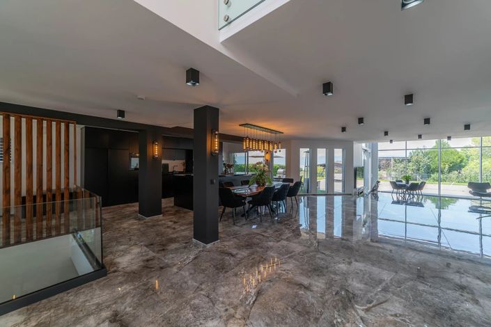 Image No.8-4 Bed House for sale
