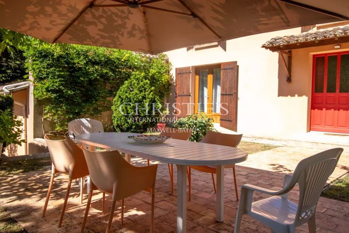 Image No.16-5 Bed House for sale