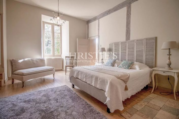 Image No.13-10 Bed Property for sale