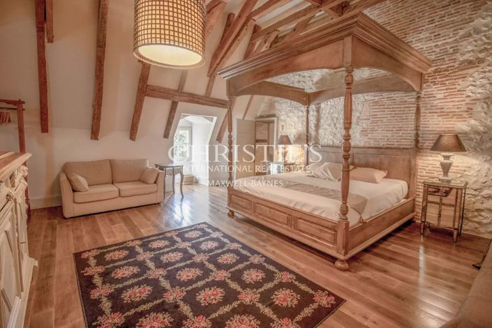 Image No.15-10 Bed Property for sale