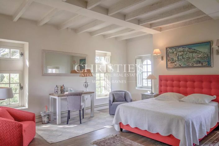 Image No.20-10 Bed Property for sale