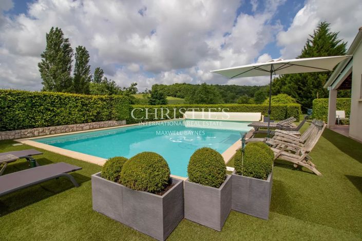 Image No.2-4 Bed House for sale