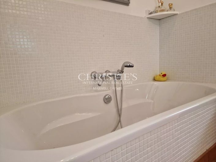 Image No.21-4 Bed House for sale