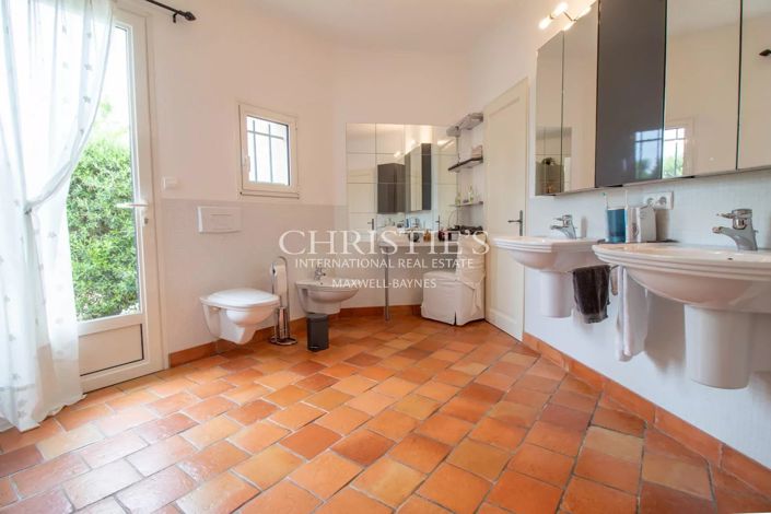 Image No.22-4 Bed House for sale