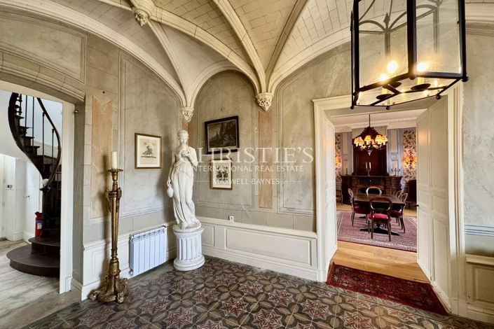 Image No.2-10 Bed Property for sale