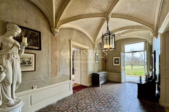 Image No.4-10 Bed Property for sale