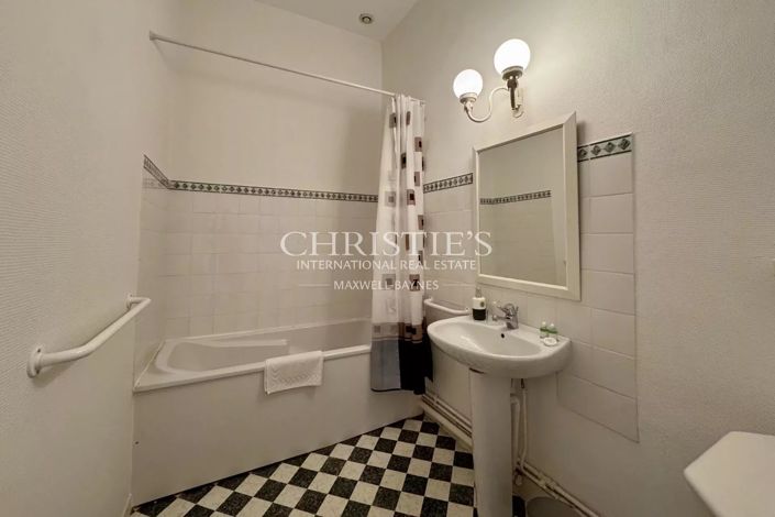 Image No.41-10 Bed Property for sale