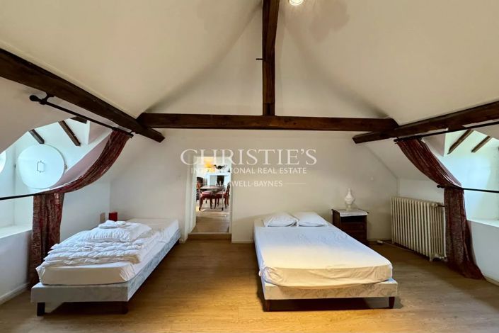 Image No.46-10 Bed Property for sale