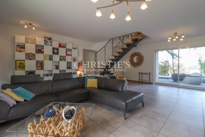 Image No.10-9 Bed House for sale