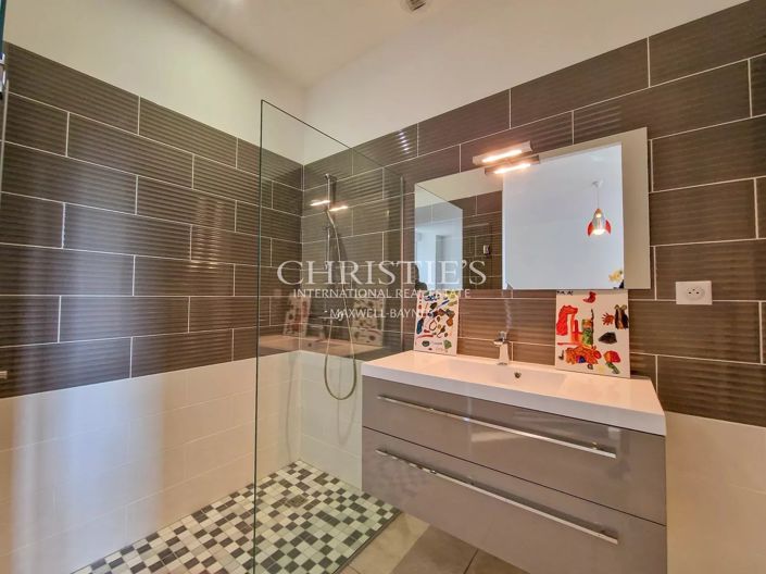 Image No.16-9 Bed House for sale