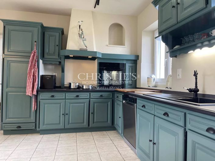 Image No.33-6 Bed Property for sale