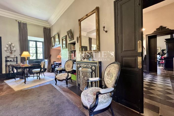 Image No.20-6 Bed Property for sale