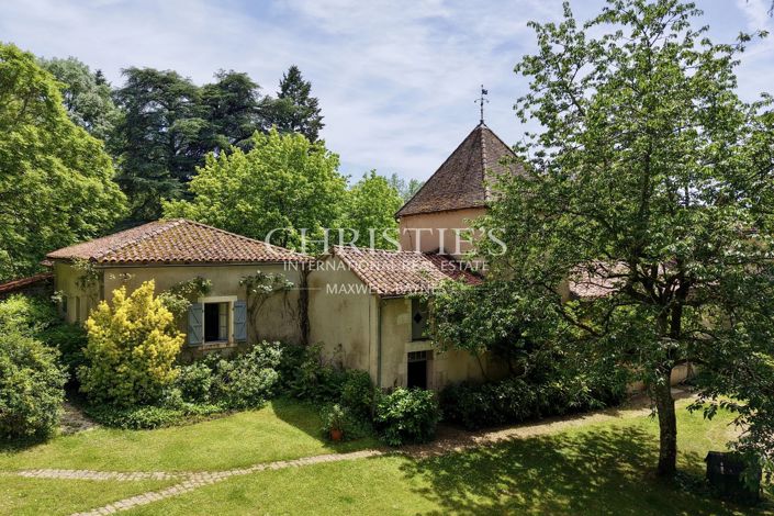 Image No.37-6 Bed Property for sale