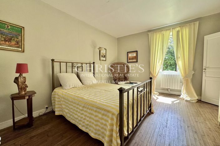 Image No.38-6 Bed Property for sale