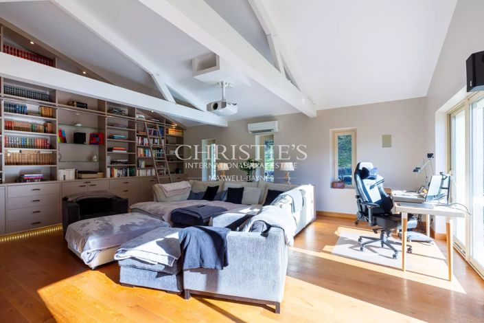 Image No.19-9 Bed House for sale