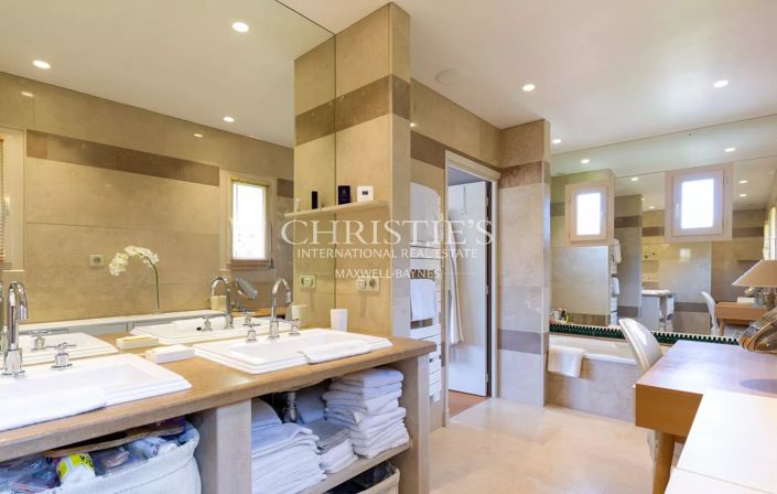 Image No.22-9 Bed House for sale