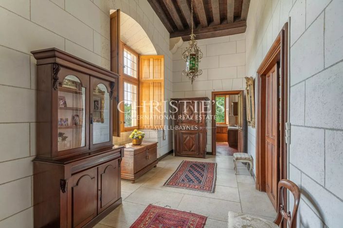 Image No.13-9 Bed Property for sale