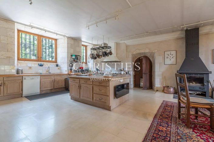 Image No.16-9 Bed Property for sale