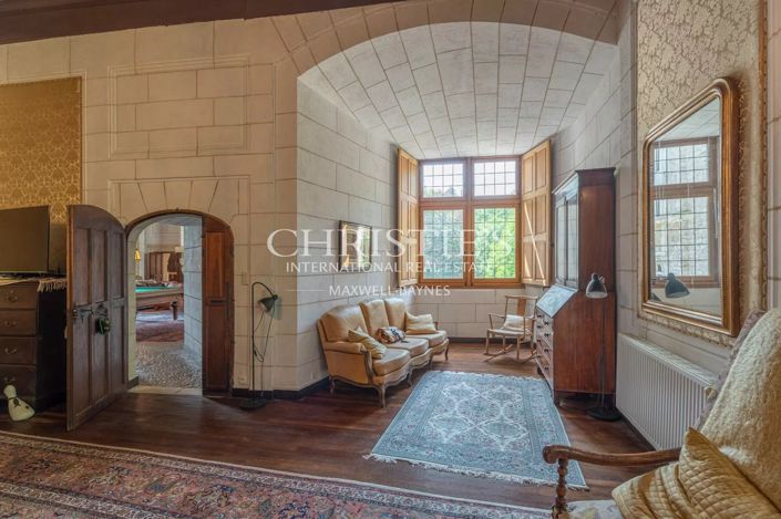 Image No.20-9 Bed Property for sale
