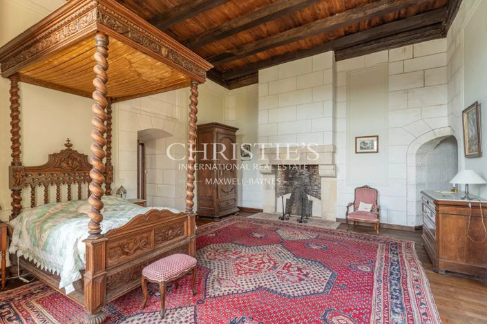 Image No.26-9 Bed Property for sale