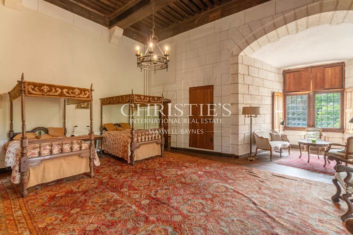 Image No.29-9 Bed Property for sale
