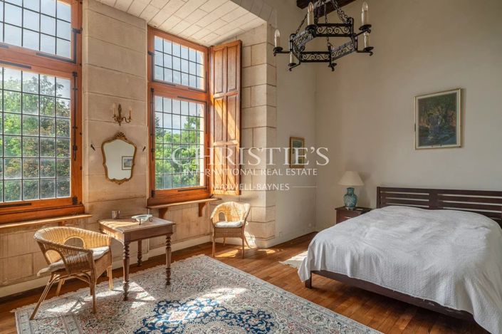 Image No.31-9 Bed Property for sale