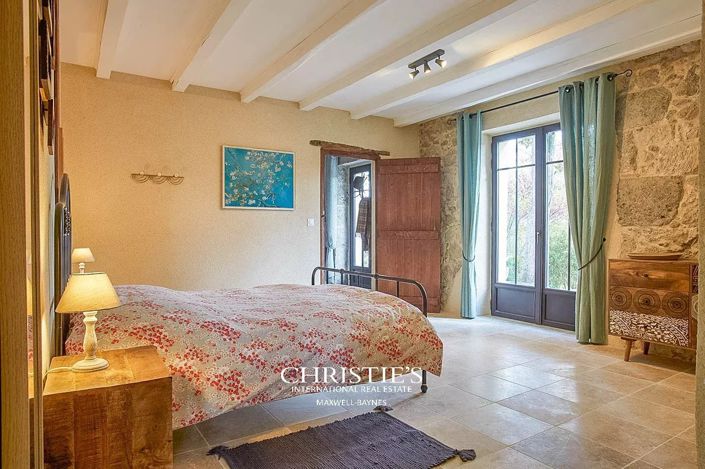 Image No.16-5 Bed House for sale