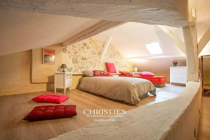 Image No.17-5 Bed House for sale