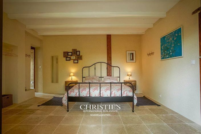 Image No.19-5 Bed House for sale