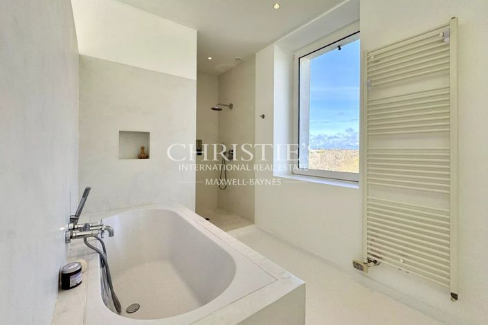 Image No.18-6 Bed House for sale