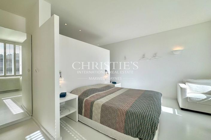 Image No.20-6 Bed House for sale