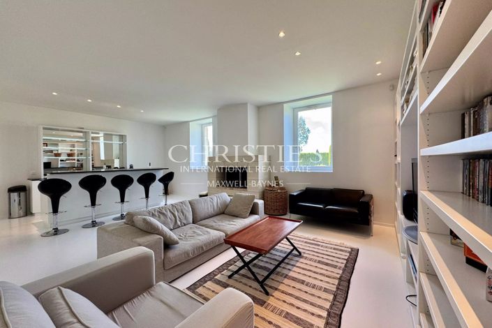 Image No.31-6 Bed House for sale
