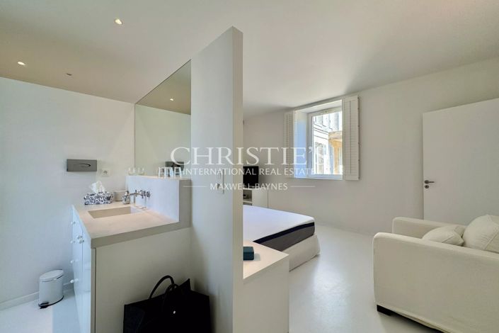 Image No.33-6 Bed House for sale