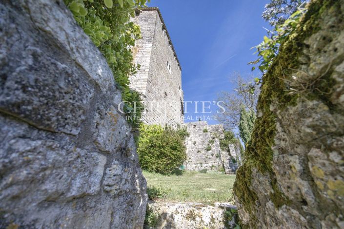 Image No.16-7 Bed Property for sale