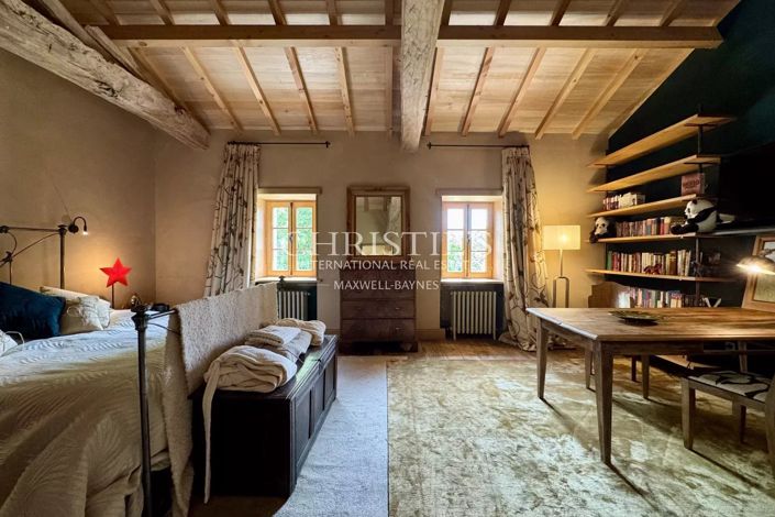 Image No.36-6 Bed House for sale