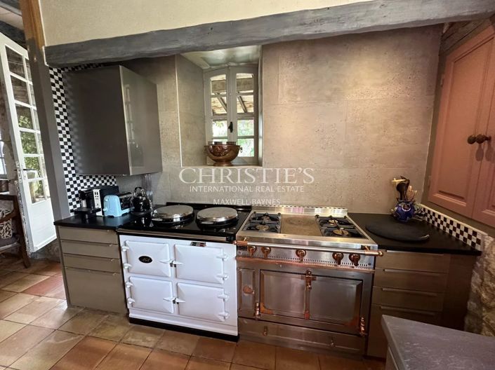 Image No.16-5 Bed Property for sale