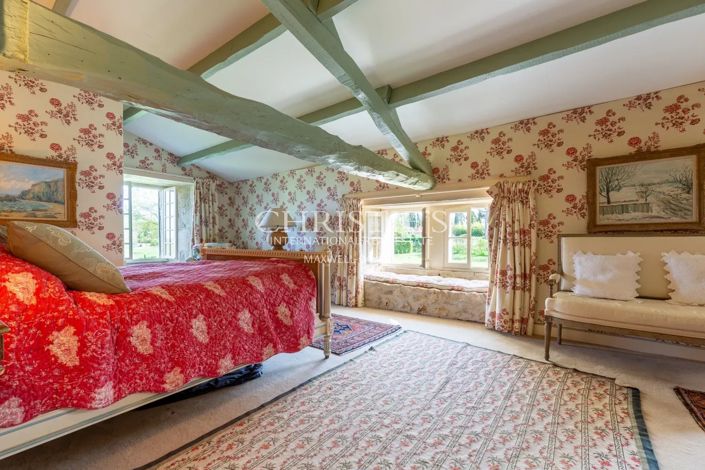 Image No.20-5 Bed Property for sale
