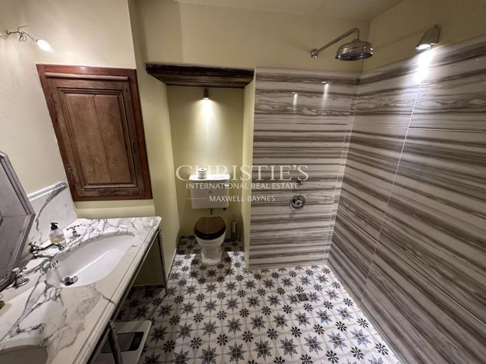 Image No.22-5 Bed Property for sale