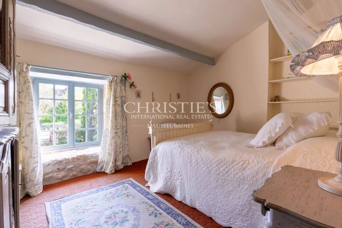 Image No.25-5 Bed Property for sale