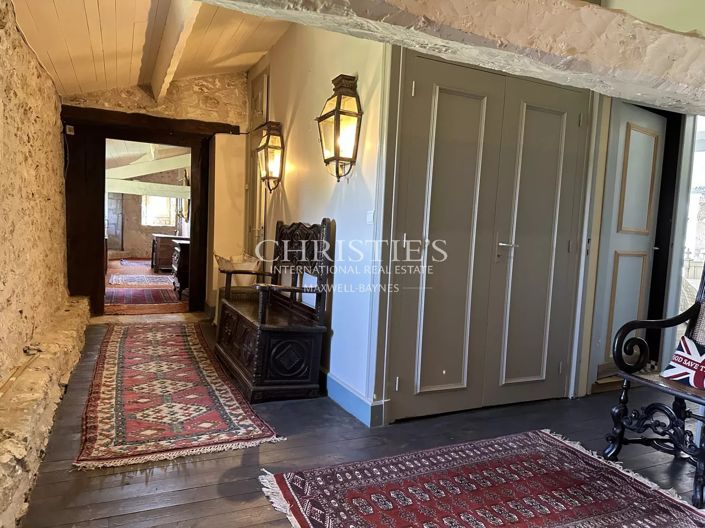 Image No.27-5 Bed Property for sale