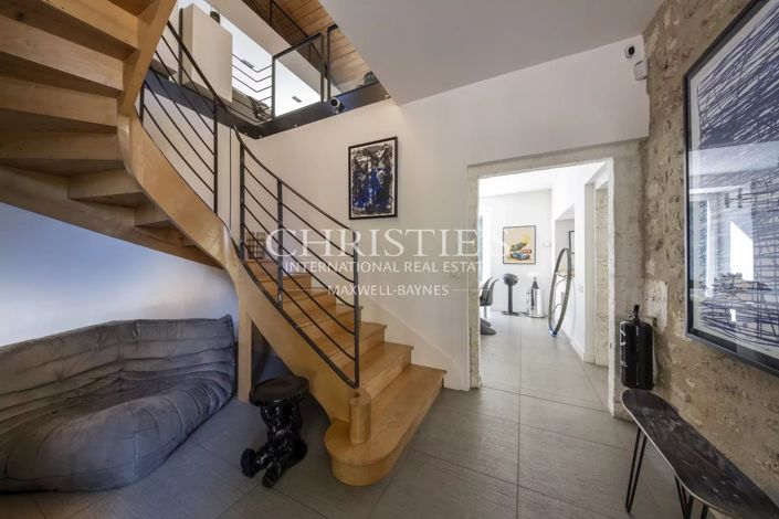 Image No.18-13 Bed Property for sale